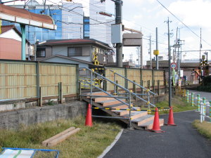 瀬戸市役所前駅の仮設階段
