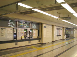 名城線栄駅